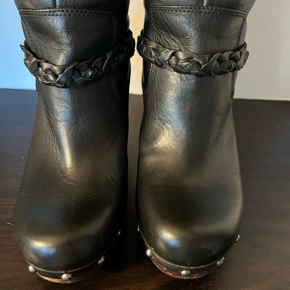 UGG WOMENS SHERPA LINED LEATHER BOOT SIZE 7 WORN ONCE - Picture 2 of 10